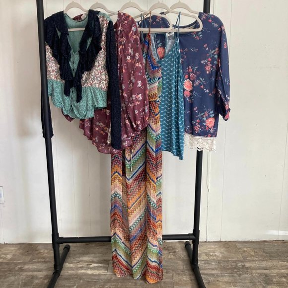 Women's Not So Mystery Box Size Medium - Picture 1 of 16